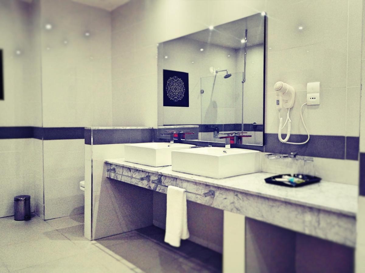 The Grand Palace Hotel Singine Room photo