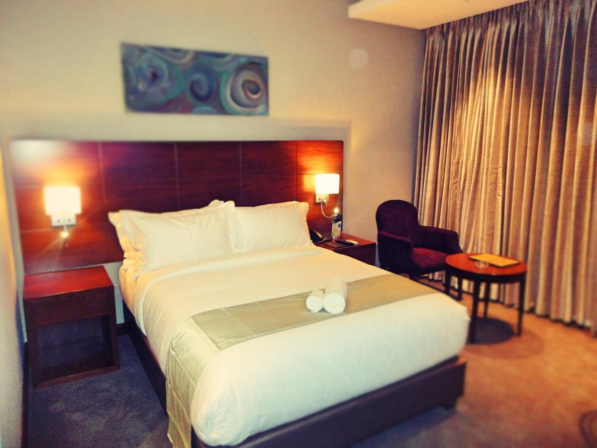 The Grand Palace Hotel Singine Room photo