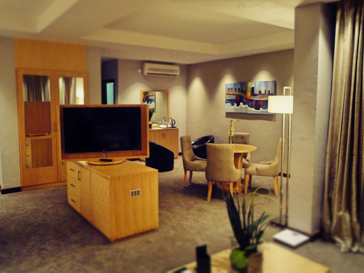 The Grand Palace Hotel Singine Room photo