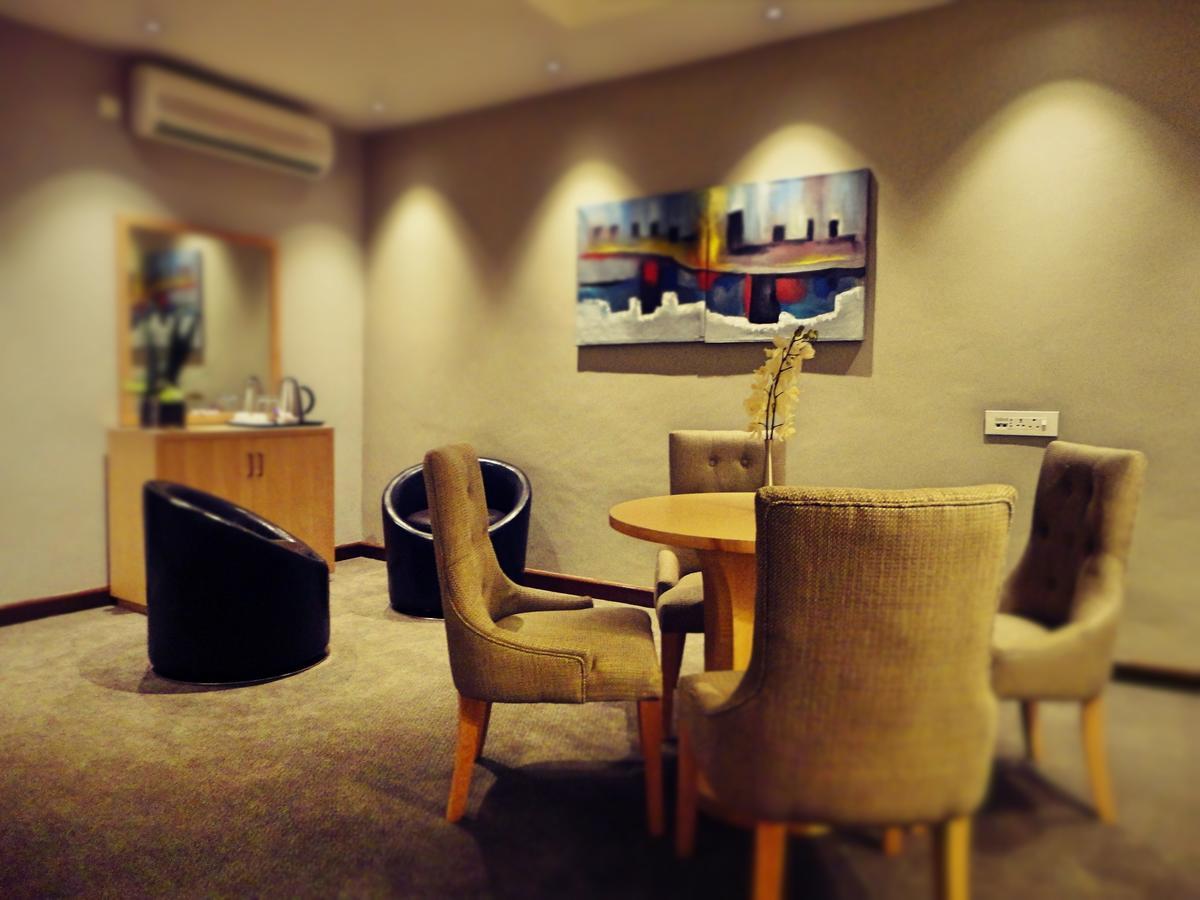 The Grand Palace Hotel Singine Room photo
